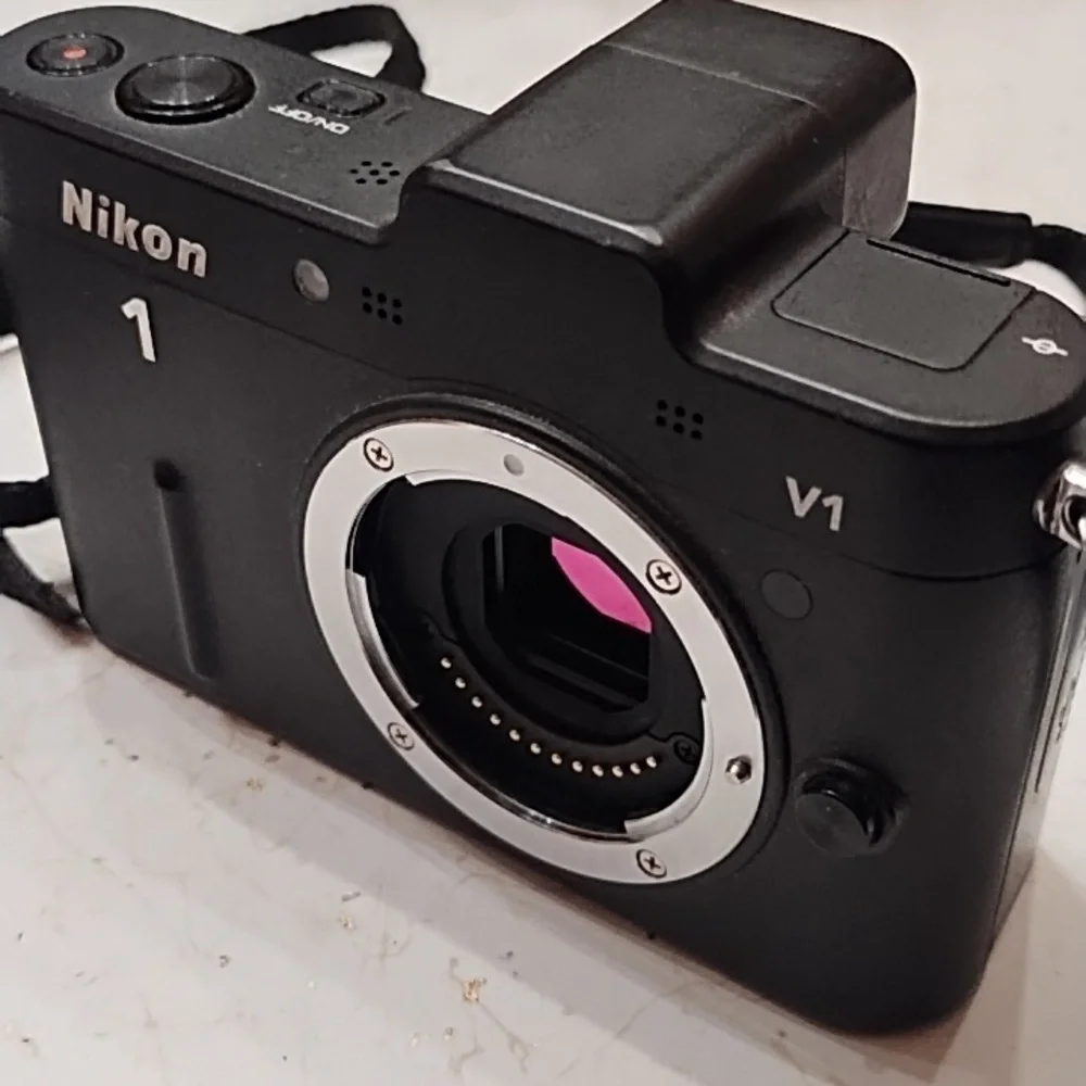 Nikon 1V1 digital camera (body only)